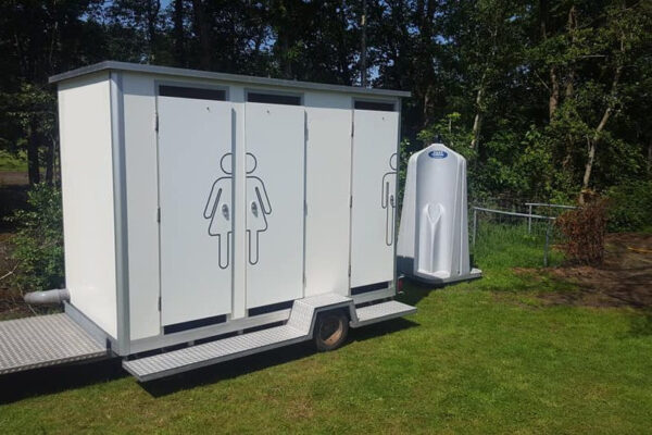 middelgrote-toiletwagen-oud